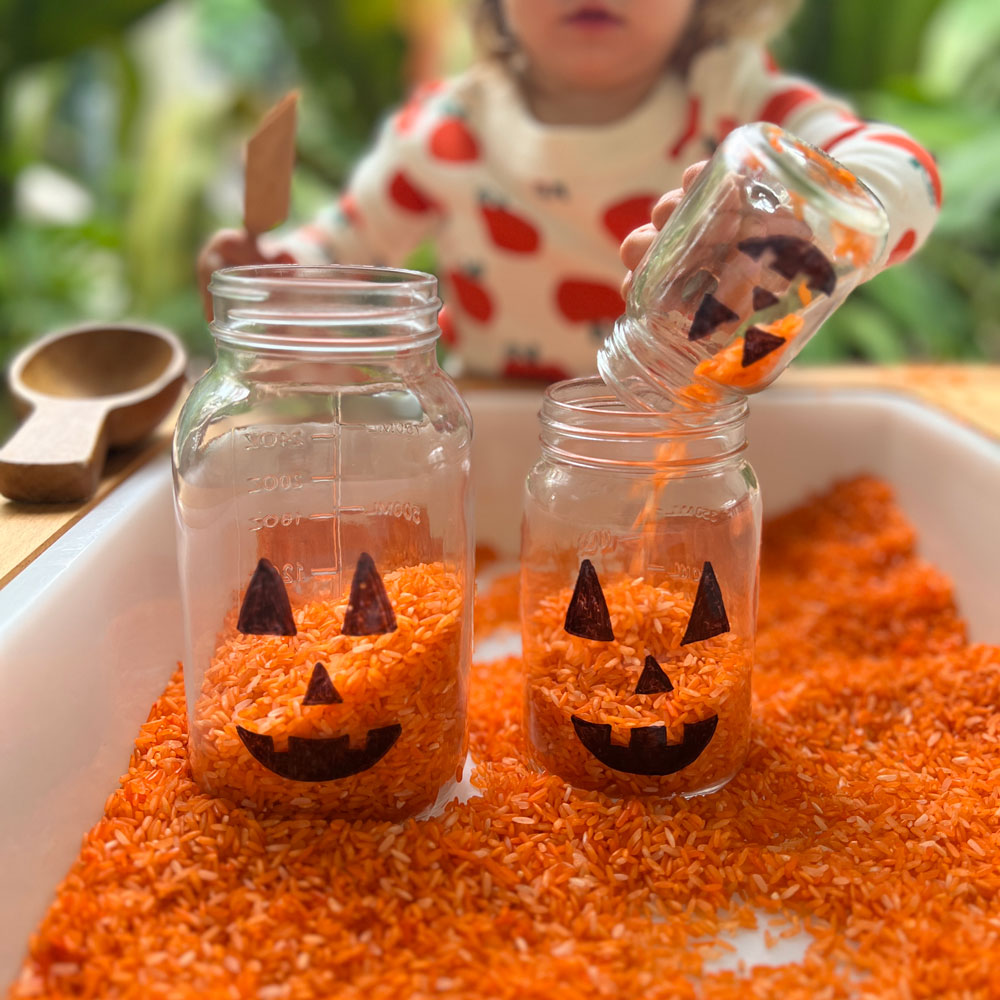 How to Make a Pumpkin-Themed Halloween Sensory Bin